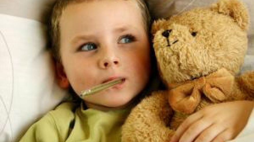 Chore dziecko Antybiotykoterapia – jak radzić sobie ze skutkami ubocznymi?