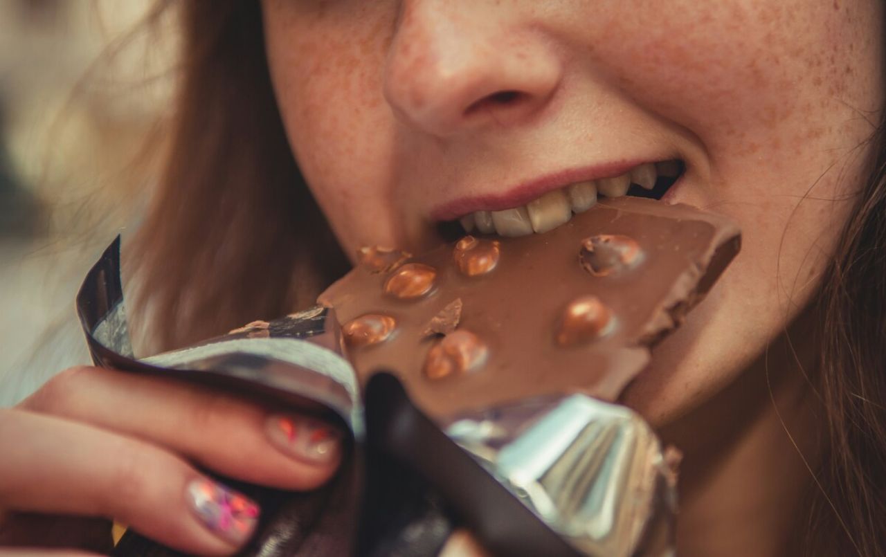 Dlaczego emocjonalne jedzenie może utrudniać proces odchudzania?