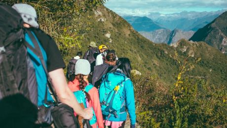 Gadżety outdoorowe: Sprzęt, który może przydać się podczas wycieczek górskich
