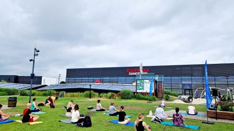 W Warszawie można ćwiczyć jogę 17 metrów nad ziemią!