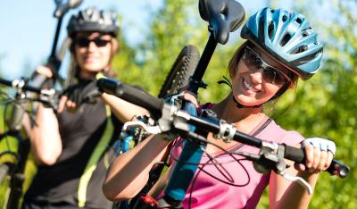 Na rower czy do biegania? Sprawdź, jak właściwie dobrać okulary do aktywności fizycznej