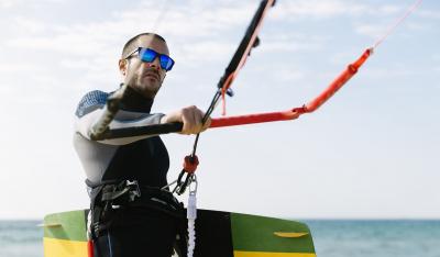 Wyjeżdżasz uprawiać sporty wodne? Przeczytaj 5 rad doświadczonego lekarza!