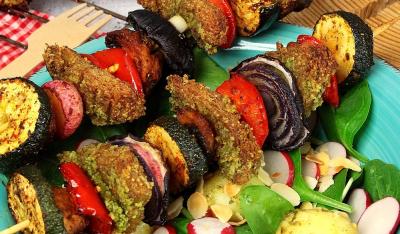 Vege szaszłyki z grilla w marynacie z pesto