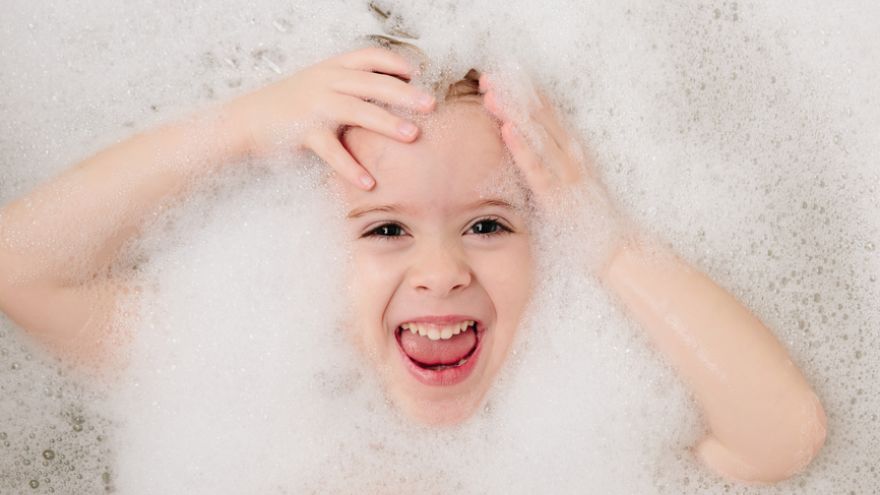 Kąpiele Jak przygotować dziecku kąpiel z emolientami?
