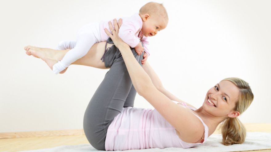 Aktywna mama Pilates dla mam – ćwiczenia na płaski brzuch po porodzie!