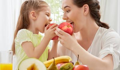 5 sposobów na to, by wyrobić u dziecka prawidłowe nawyki żywieniowe