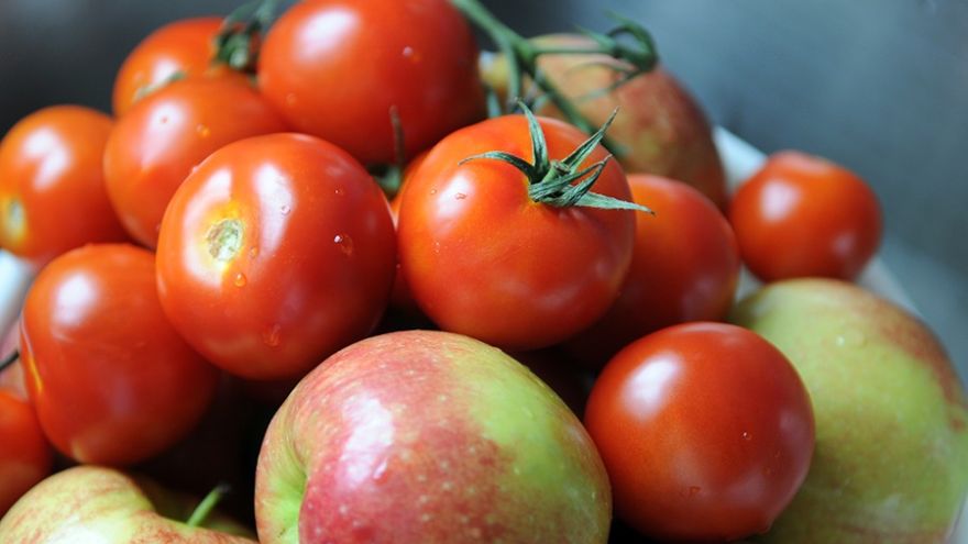 Jabłka Ulubione warzywa i owoce Polaków - Pomidory i jabłka na czele
