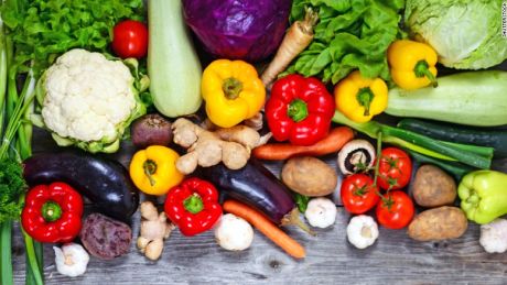 Ile owoców i warzyw powinniśmy dziennie spożywać?