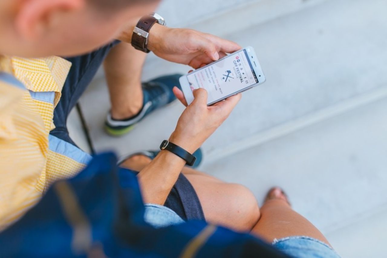 Ćwiczysz ze smartfonem? Uważaj na wyświetlacz!

