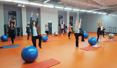 Jak przygotować się do ćwiczeń w klubie fitness?