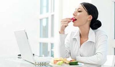 Troska o szczupłą sylwetkę i zdrowe odżywianie w pracy