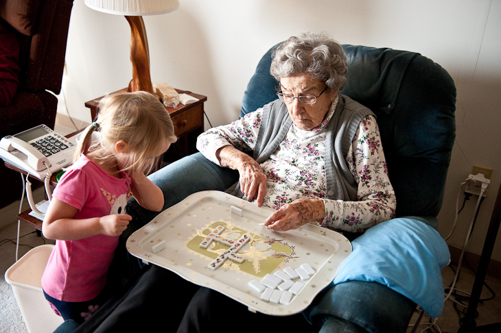 wpid1364-12-30-2009-Emma-with-Great-Grandma-8088-D700-091230