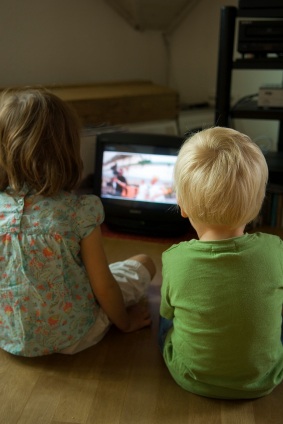 kids-watching-tv