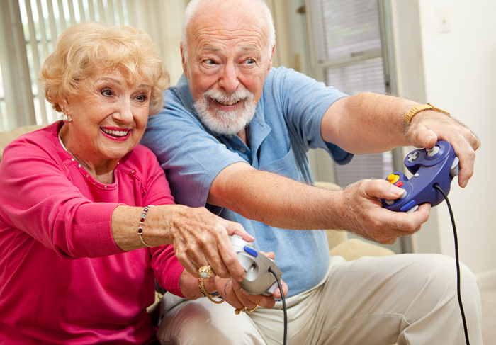 5680senior couple
