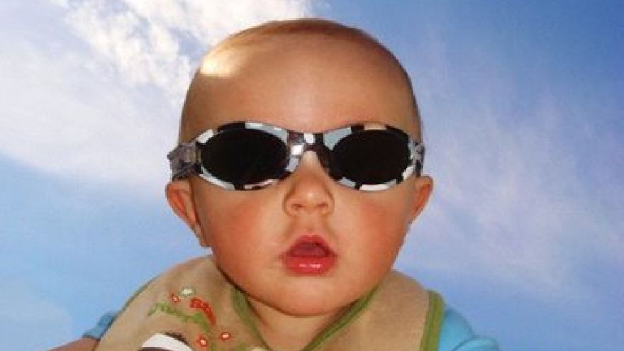 Okulary przeciwsłoneczne Chrońmy oczy naszych dzieci, wybierając dobre okulary