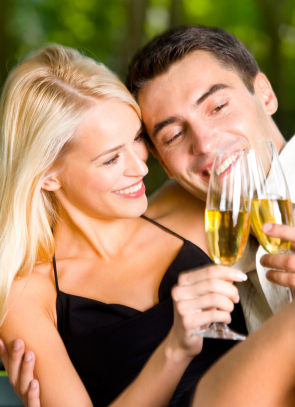 Couple-Drinking-Wine
