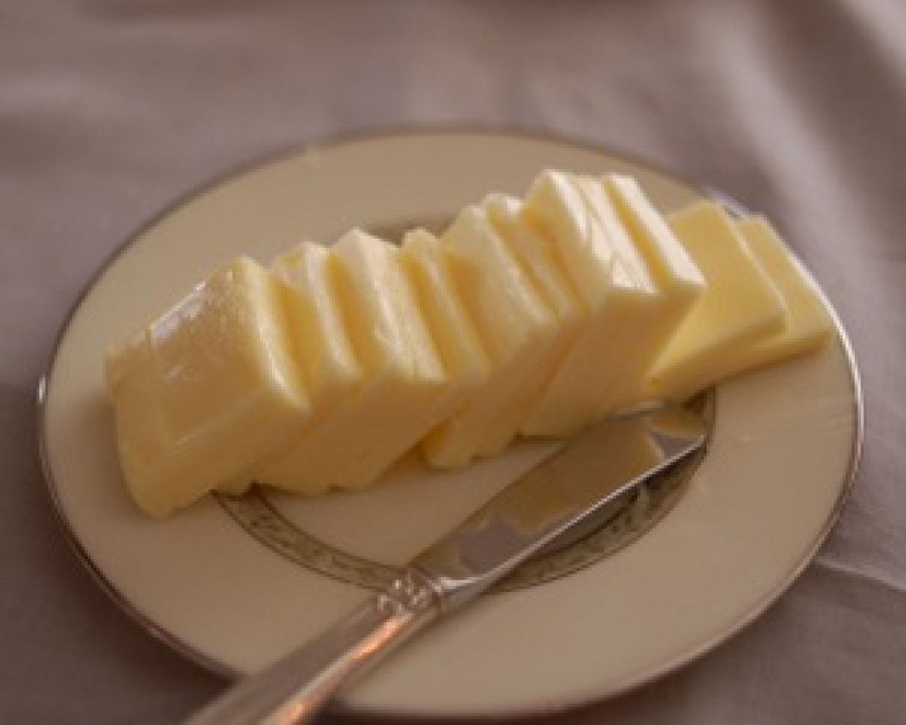 Czym smarować pieczywo?