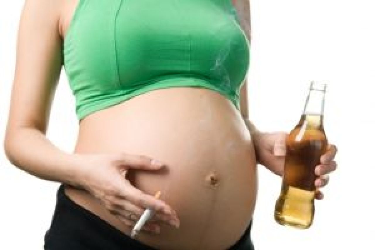 Lekarze częściej informują o skutkach picia w ciąży