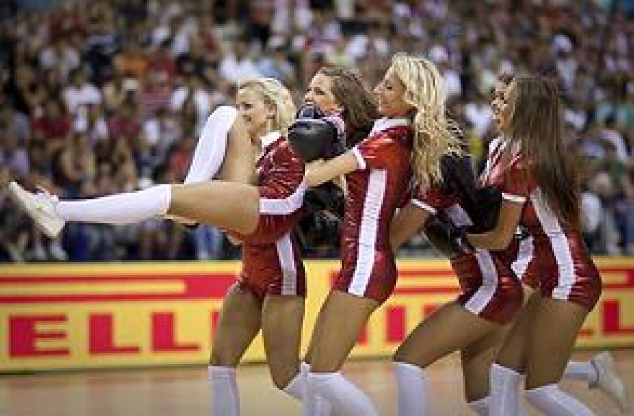 Cheerleaderski Prokomu tańczą w Turcji