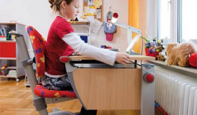 Zadbaj o kręgosłup dziecka przy biurku