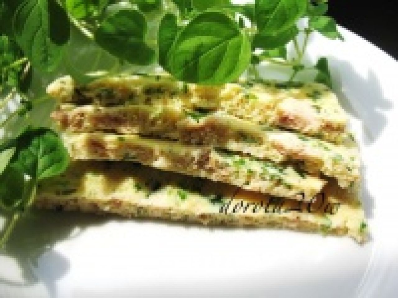 Omlet z łososiem i świeżym oregano