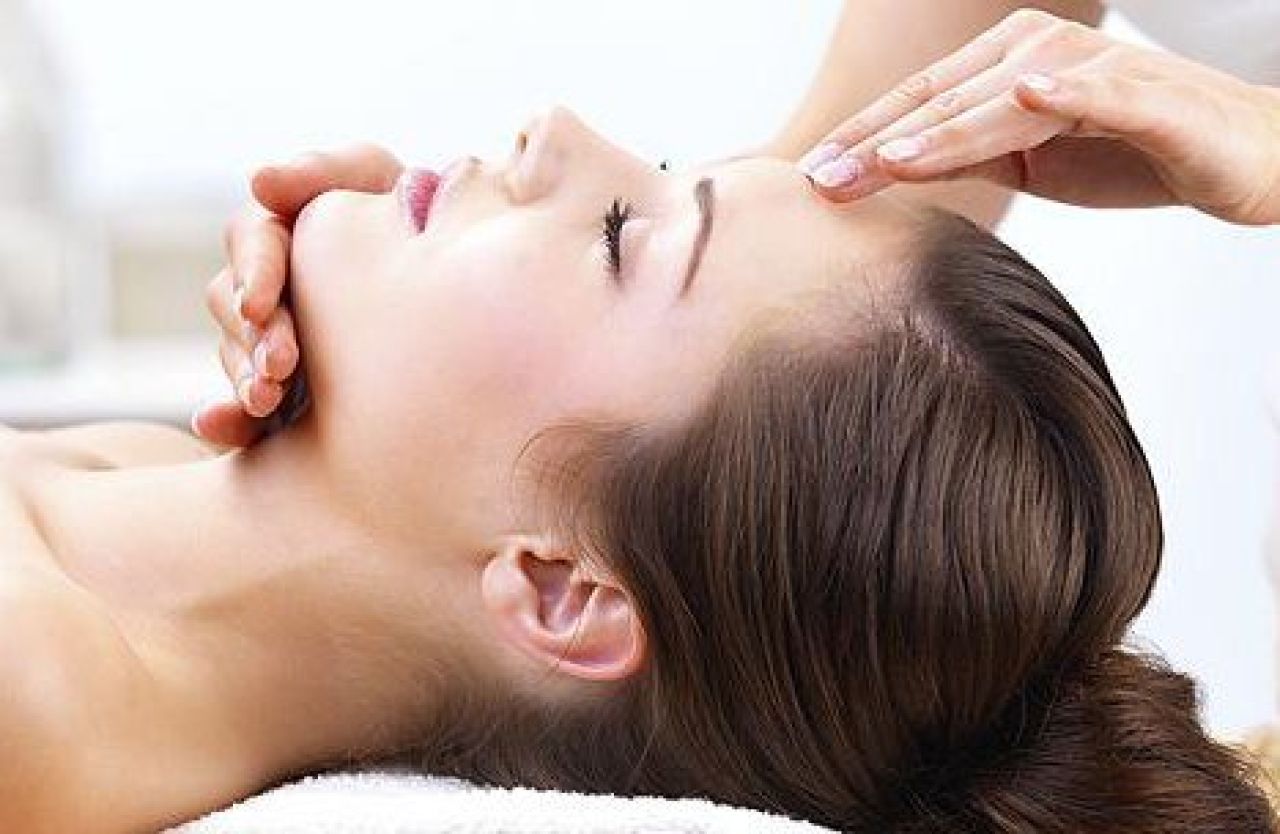 Ujędrniający masaż twarzy