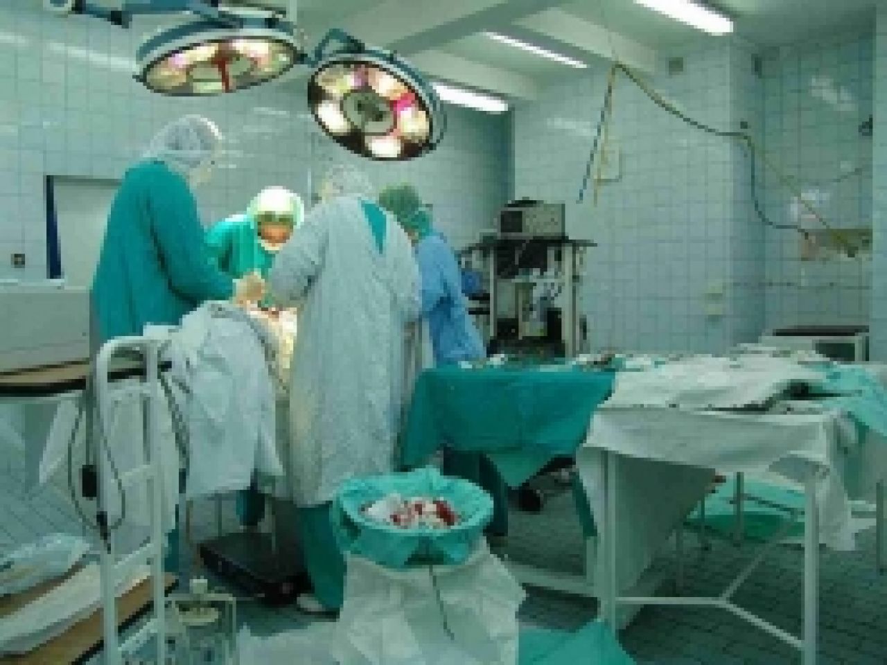 KCM Clinic zainaugurowała małoinwazyjną chirurgię kręgosłupa!