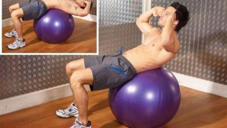 Brzuch – ćwiczenia z piłką fitball