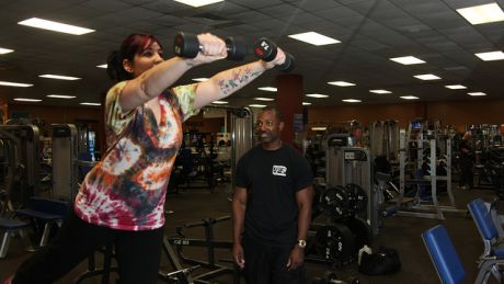 Trening siłowy dla osób plus size według trenerów osobistych