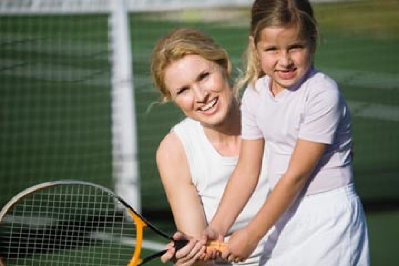 Tenis – kiedy uczyć dziecko grać?