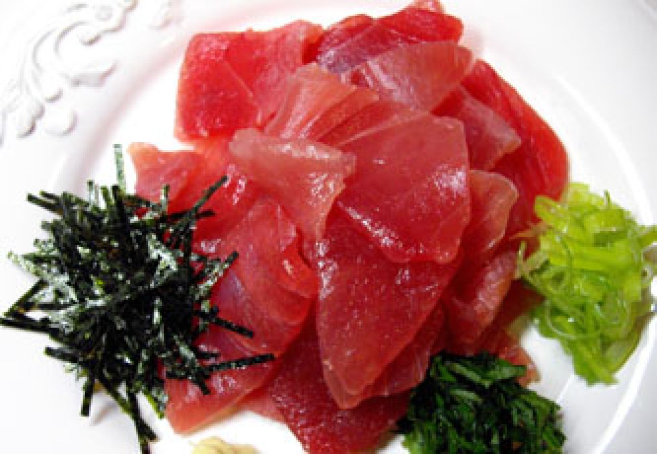 Surowy tuńczyk - duże mięśnie?