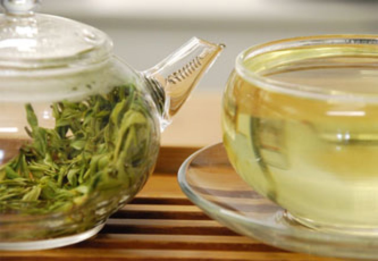 Zielona herbata z cukrem - czy to ma sens?