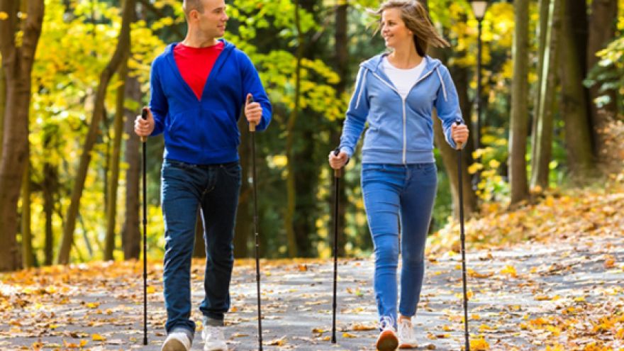 Buty Jak ubrać się do Nordic Walking radzi 4F