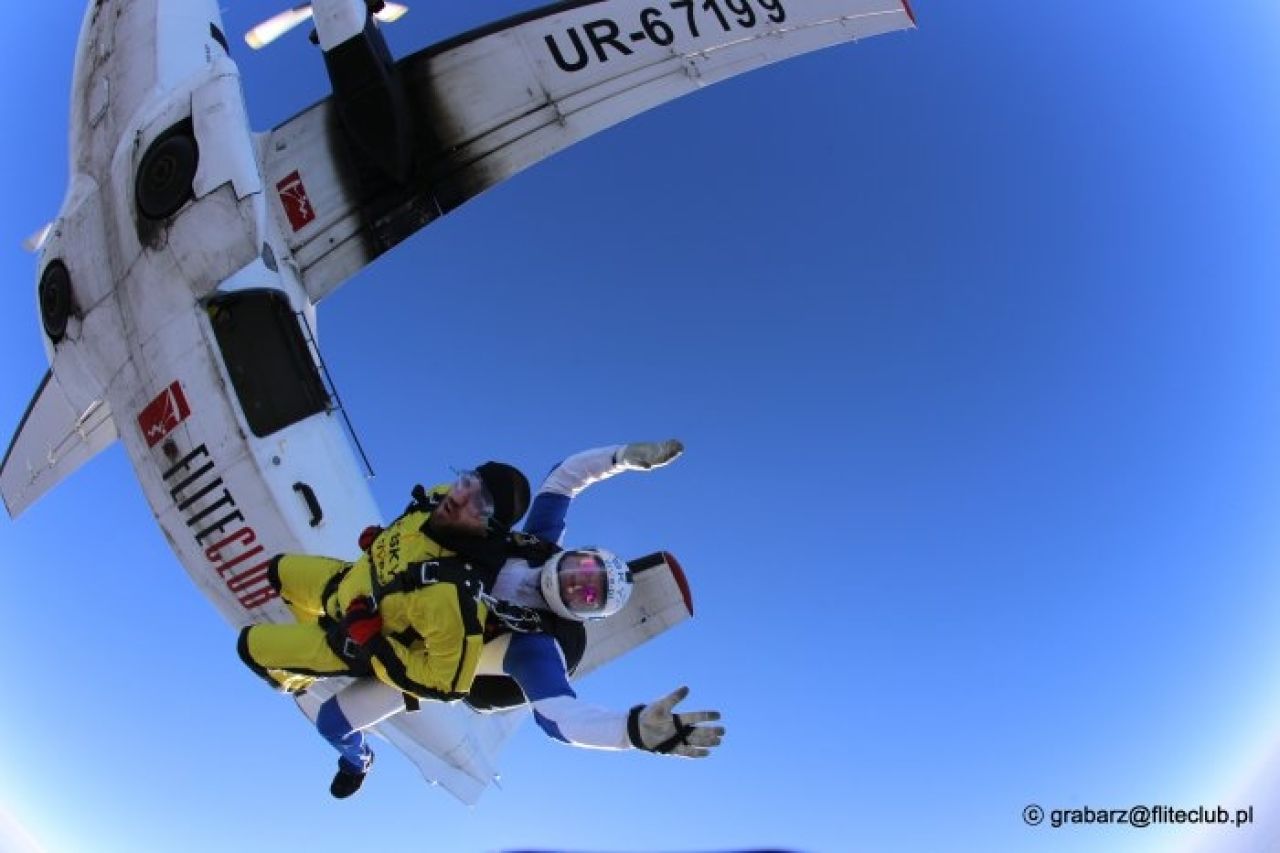 Poczuj adrenalinę – skocz ze spadochronem!