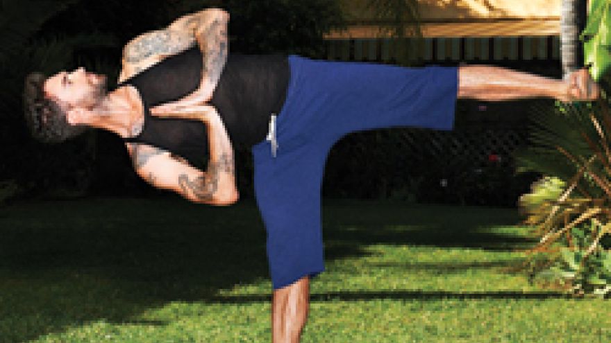 Joga na ból pleców Adam Levine – uzależniony od jogi