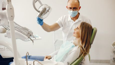 Jak sprawdzić, czy stomatolog jest profesjonalistą?