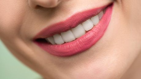 Bruksizm i nadwrażliwość zębów – jak poradzić sobie z tymi chorobami? 