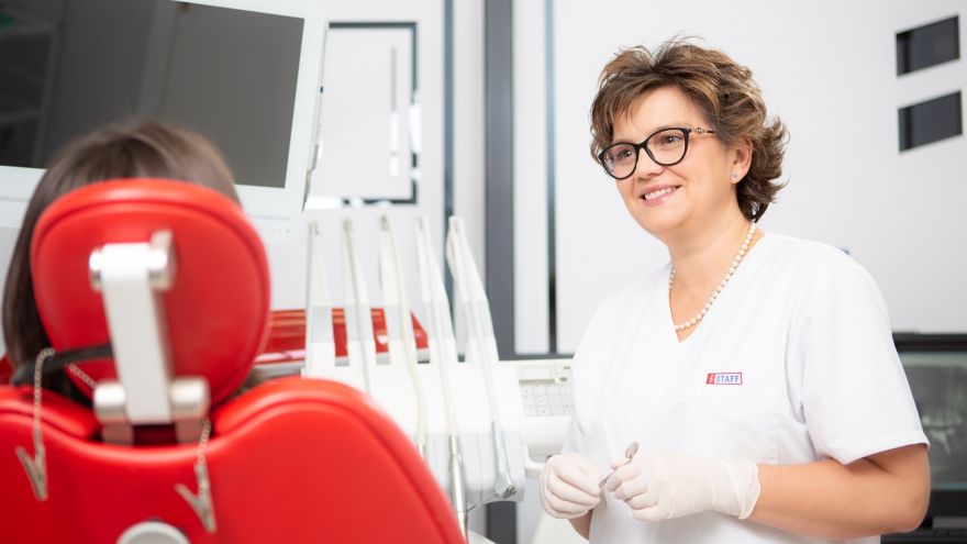Białe zęby Moda na bonding i flow injection, czyli szybką metamorfozę zębów