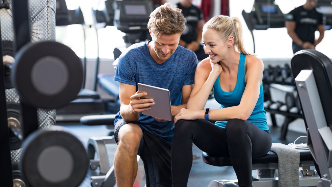 Dlaczego dołączamy do wybranego klubu fitness? Różnice między mężczyznami i kobietami