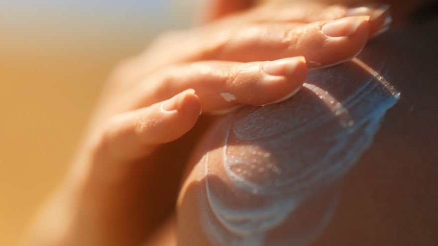 Słońce Słońce pod Kontrolą: Jak Polacy Stosują SPF?