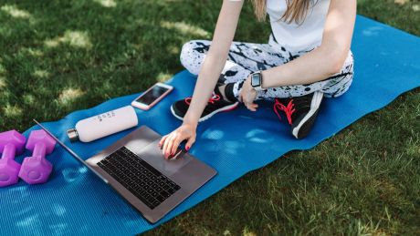 Fitness na YouTube – motywacja czy idealizacja?