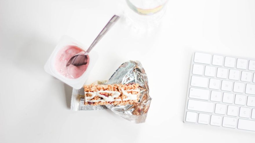 Zdrowa dieta Chemia w jogurcie – co naprawdę kryje się w truskawkowym przysmaku?