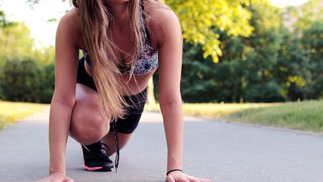 Fitness na świeżym powietrzu – jak bezpiecznie trenować wiosną i latem?