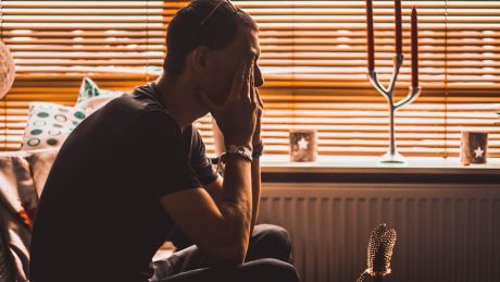 Terapia i leczenie uzależnień w Warszawie - spotkania grupowe czy indywidualne?