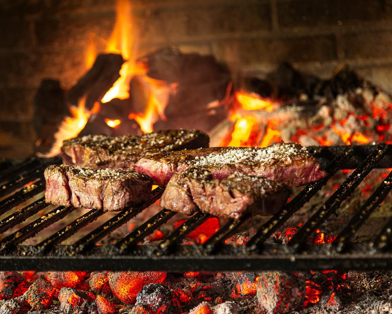 Grillowanie w wersji fit – jak nie zrujnować diety przy ruszcie?