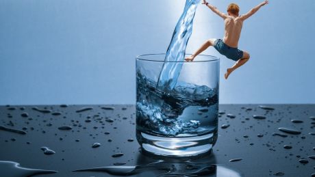 Zimne kąpiele i krioterapia domowa — naukowe spojrzenie na popularne praktyki