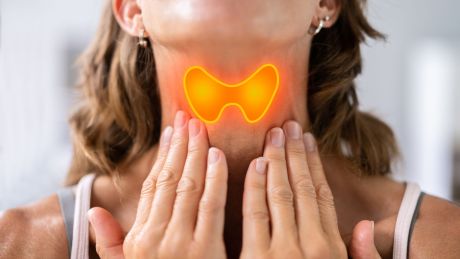 Trening dla osób z Hashimoto, PCOS i insulinoopornością – jak ćwiczyć, by wspierać zdrowie hormonalne?