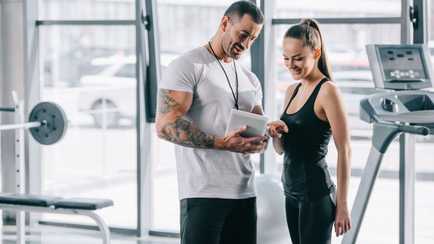 Aktualności Trener personalny vs trening solo – co bardziej skuteczne?