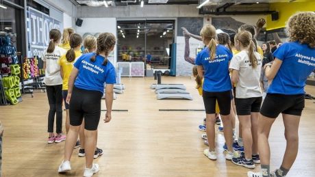 Jak dziecięce doświadczenia sportowe kształtują nasze nawyki treningowe