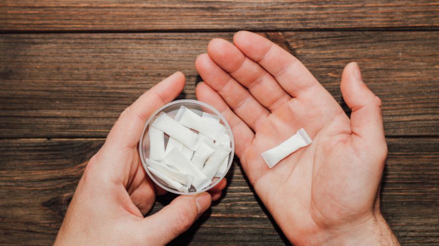 Zdrowie Snus – skandynawski tytoń bez dymu, który podbija Europę. Czy wiesz, jakie niesie zagrożenia?